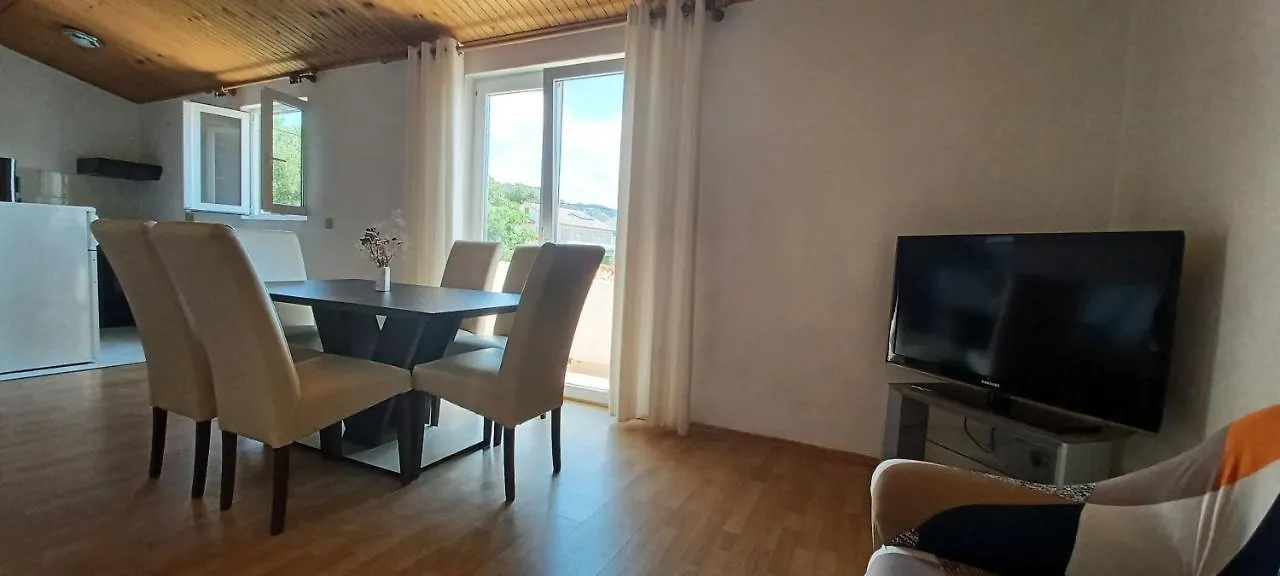 Apartments & Rooms Mila