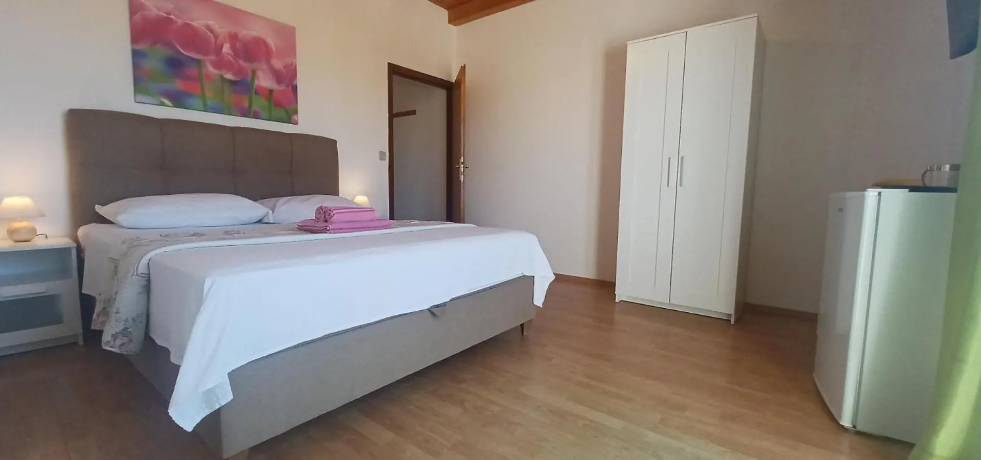 Apartments & Rooms Mila Banjol 0*,  Croatia
