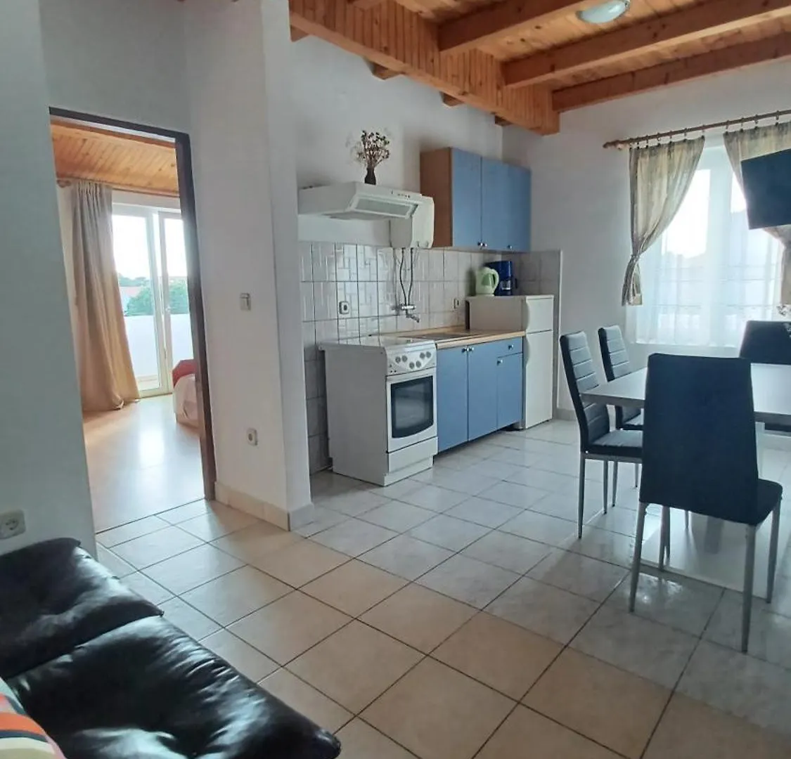 Apartments & Rooms Mila
